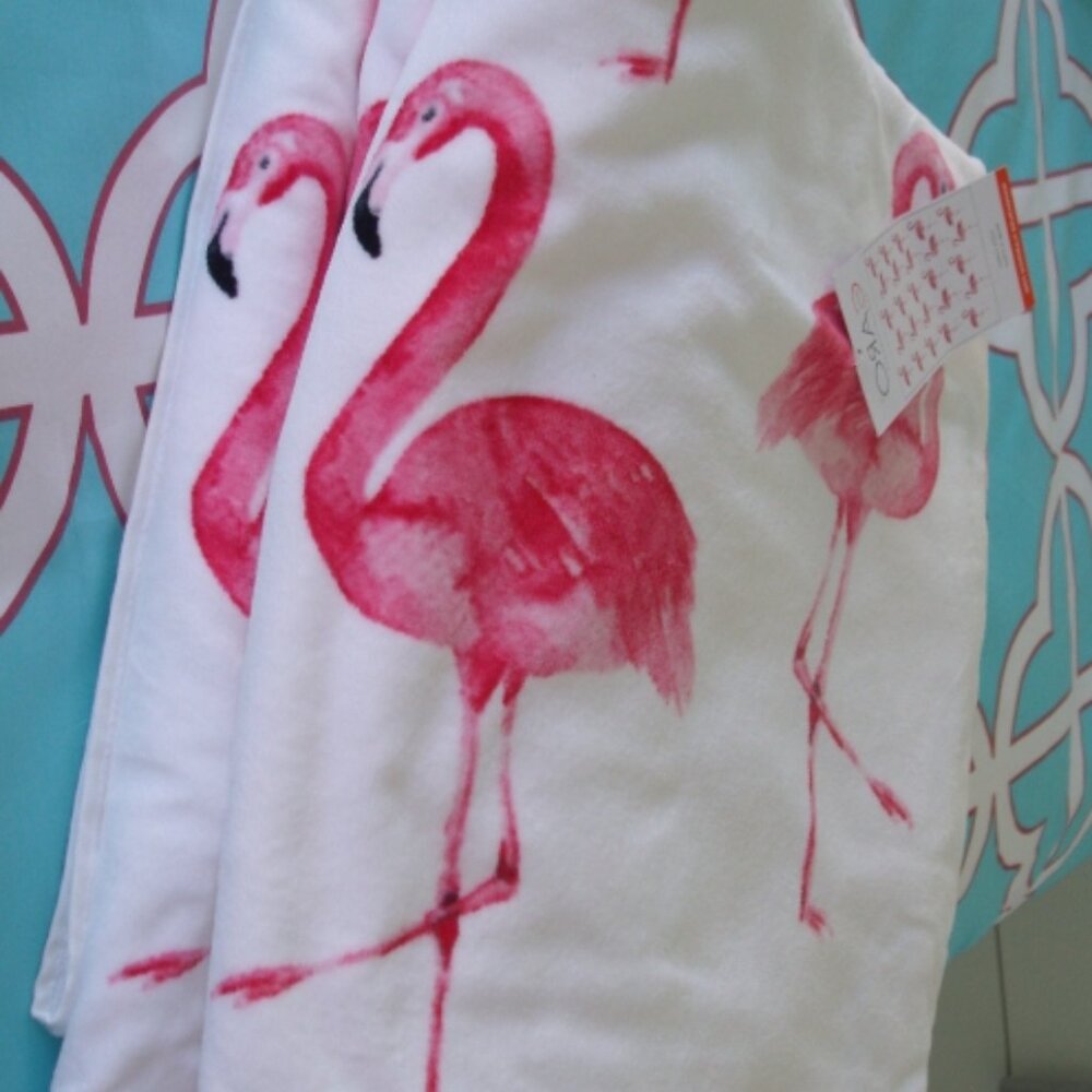 CARO HOME THREE PLUSH FLAMINGO BEACH TOWELS NEW 40X72 - Picture 3 of 3